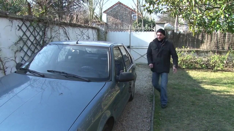 Nude in France: 淫荡变态在淋浴时对年长的女人撸管