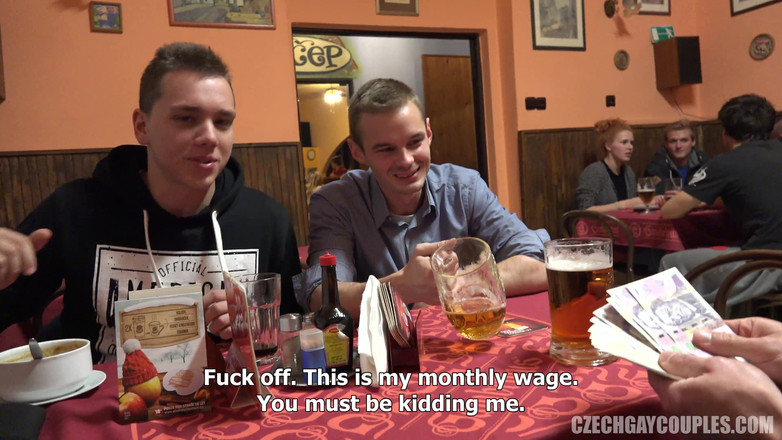 Czech Gay Couples: Tsjechische homoparen 2 pubsletten - pakhuisjongens worden geslagen met een pik aan...