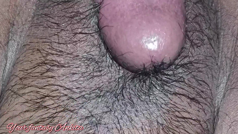 Your Fantasy Ankita: Mon demi-frère me baise soudainement quand je suis sur mon...