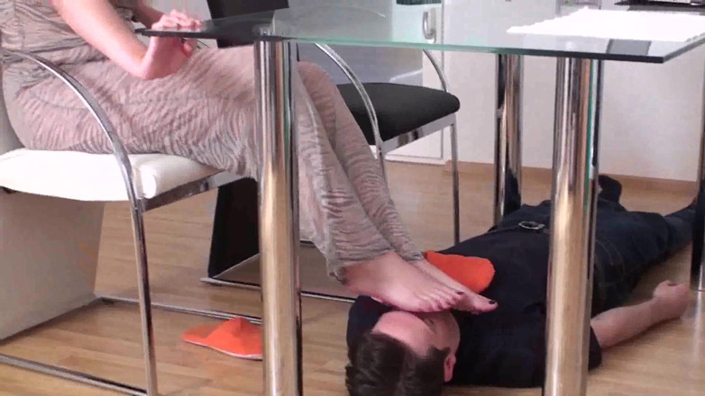 Foot Girls: Feet smelling under glass table