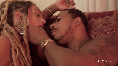 Fever Films: Ateşli zenci kız büyük zenci yarağı alıyor