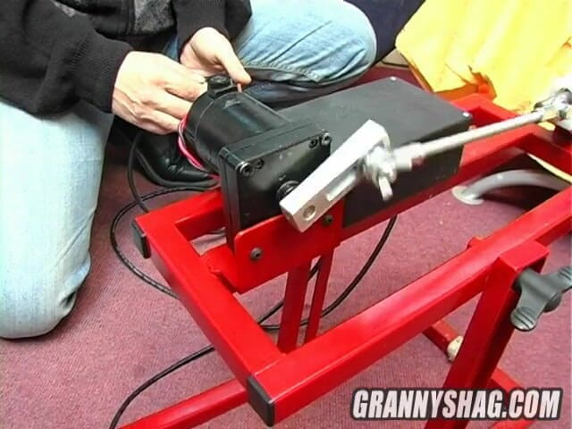 Granny Shag: Mechanicky zašroubovaná díra