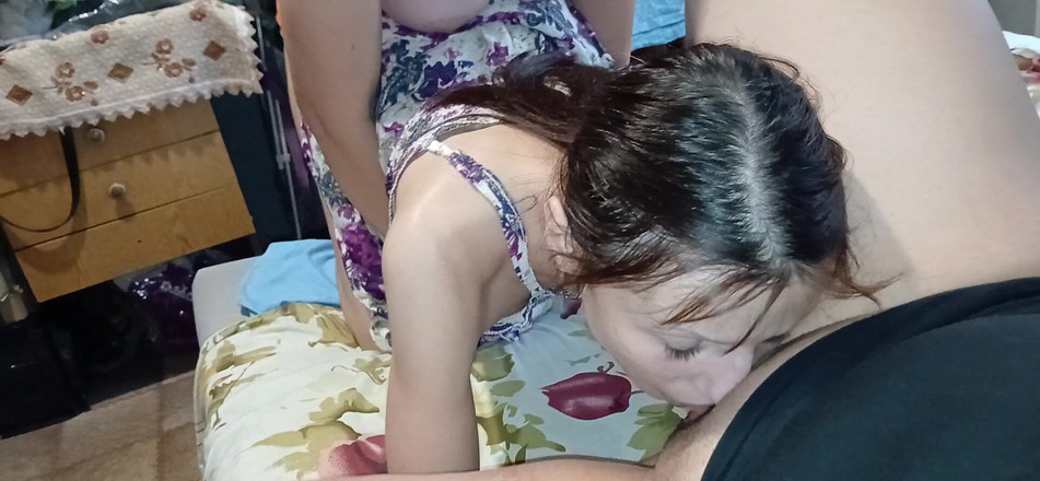 Lesbian-candys: Zatímco moje přítelkyně byla ošukaná naším sousedem, dvakrát jsem se...