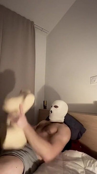 Bagaimana jika kau menggerakkan pantatmu padaku?