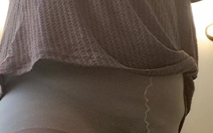 Mommy big hairy pussy: 穿着衣服的天然熟女