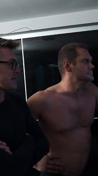 Honění, vtipy a zprávy v panském sídle Nacho Vidal
