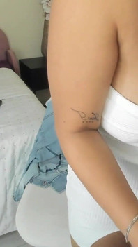 Mature se culcă cu o jucărie dublă controlată de fanii ei