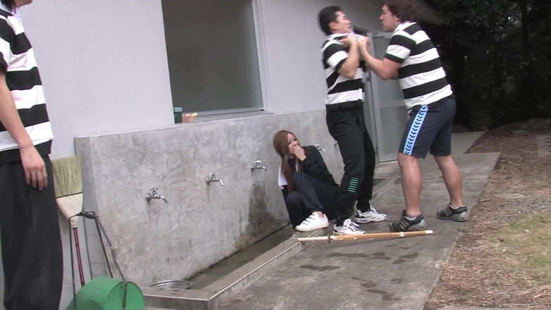 JAPAN IN LOVE: 日本輪姦シーン-1痩せた日本人紺野奈々の乱交とぶっかけエンディング野球場で