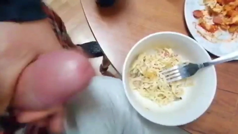 Brayan_PerDiazz: Ngocok kontol &amp; muncrat di pasta...