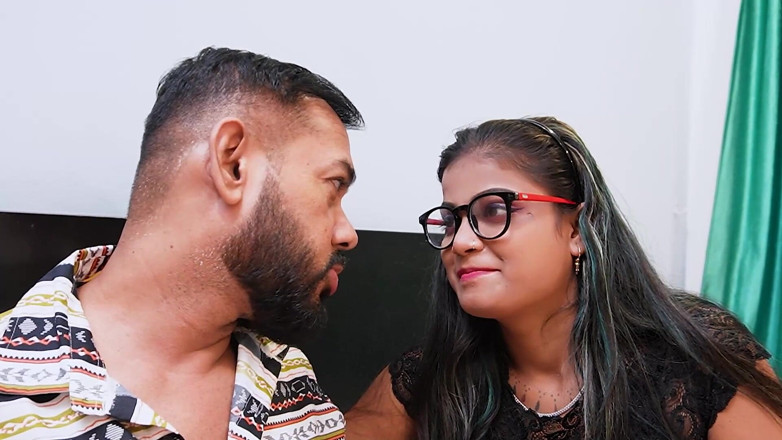Queen star Desi: 義理の妹は彼女の義理の兄、ハードコアセックスを犯した