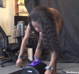 Red Hourglass Amateurs: Lexi cavalca il sybian