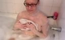 Leah Wilde: Banyo zamanı!