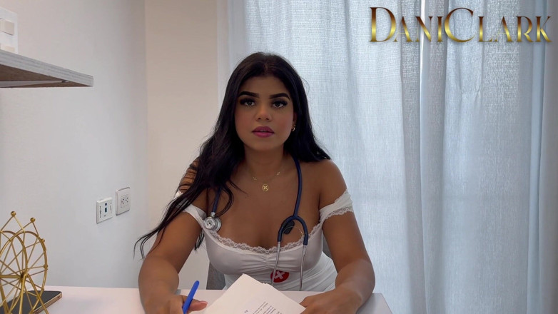 DaniClark: Pielęgniarka z dużym tyłkiem rucha swojego pacjenta Vergon
