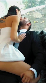 La sexy aidra fox si fa riempire la figa bagnata in profondità dal grosso cazzo di Danny