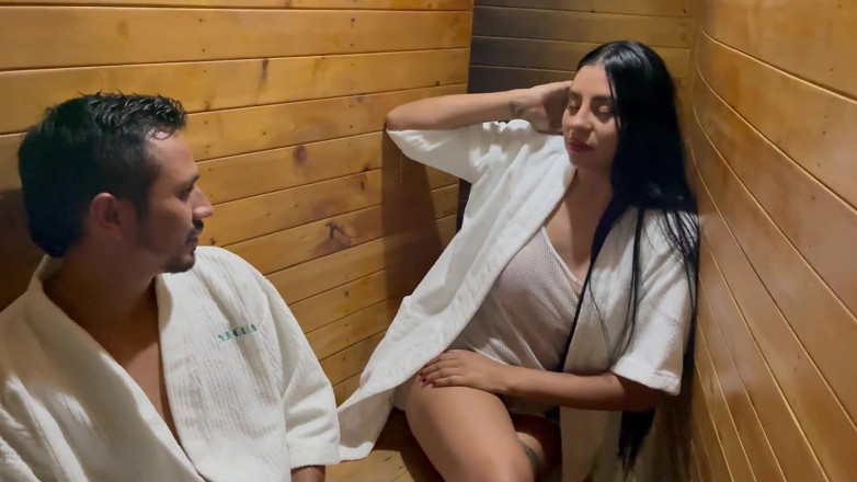 MelaniRincon: Hàng xóm của tôi đụ tôi sung sướng trong bồn tắm...