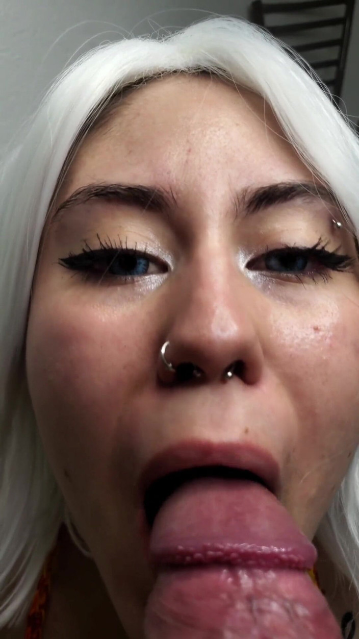 DherlyDoll: 18-jährige schlampe liebt es, einen fetten schwanz zu stopfen