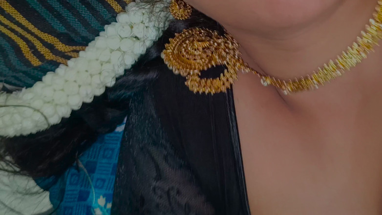 Inba: Chennai college lärare deep lip kiss i sängen