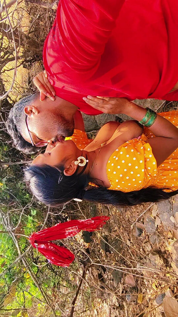 Premi pooja: 숲의 야외 인도 인도녀