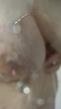 Ich unter der dusche mit meinen riesigen titten, 85e dicke titten