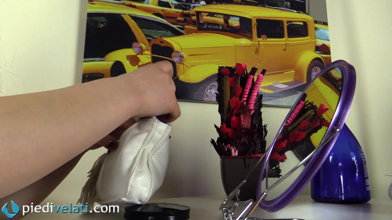 Foot Fetish HD: Бьянка і дзеркало