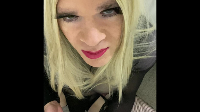 MadisonCD2025: パート3 セックストイズ クロスドレッサーコンピレーション シシーがランジェリーを履き、太ももまでのストッキングとヒールで大きなペニスから精液を噴き出す