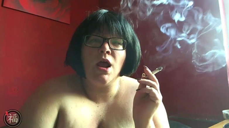 Bbw Lucky: Bbw thích hút thuốc