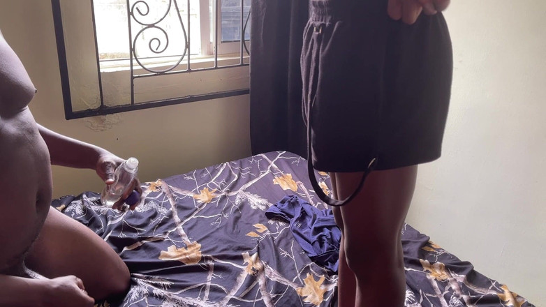 Amateur Teen Studio: Cornuto scopa lussuriosamente una teen a malapena legale