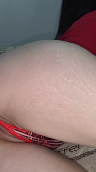 Velmi žhavý sex zanechává mladou a těsnou Lauru plnou spermatu po velkém šukání