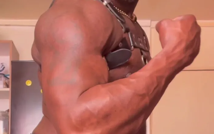 Black mature kinky muscle: Sexy Leather Harness Hot Flex Show and Bate Cum