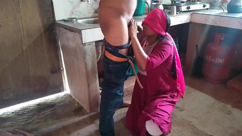 Skydreem1104: Suri rumah India menikmati mengambil zakar suaminya di dalam mulutnya