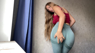 Stacy_via: Keldai Eropah yang panas memerlukan zakar yang besar