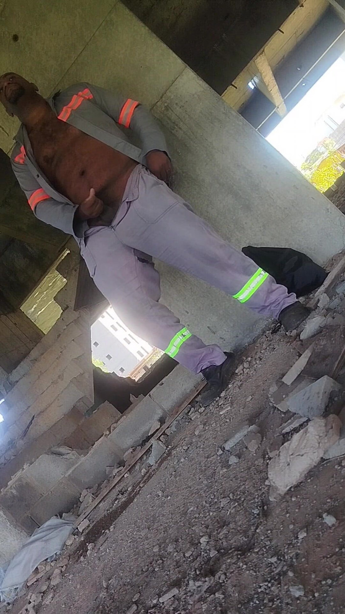 TheBlacKHunterr: nach Stiefeln riechend