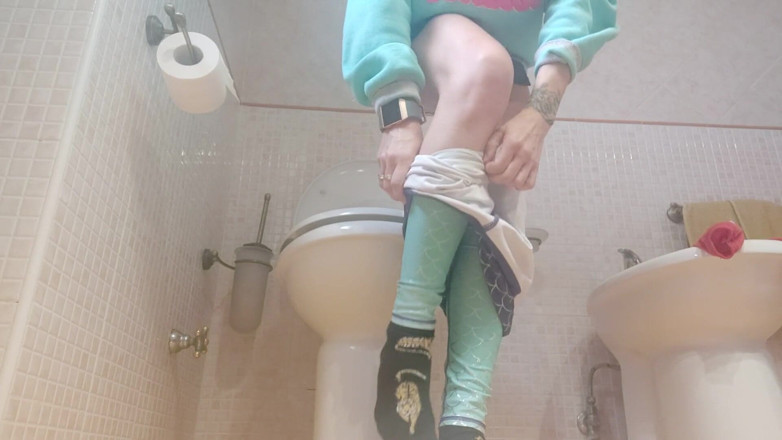 savannahamatoriale: Pee and burp, a good girl shouldn't do them