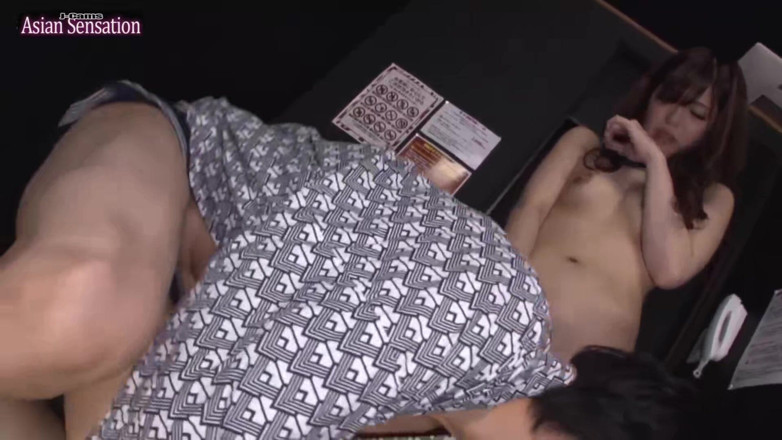 J-Cams: Reuniunea de striptease fierbinte de primăvară în spatele oglinzii magice, o...