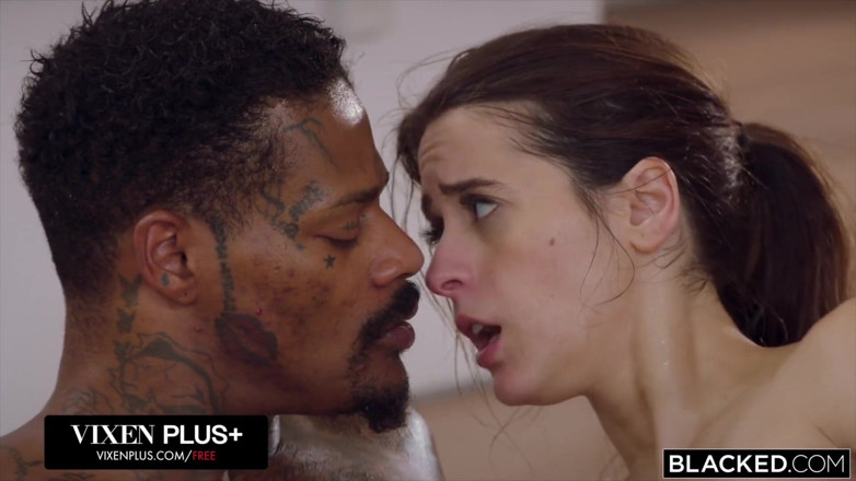 Blacked: BLACKED - Dia Terlalu Terganggu oleh besar