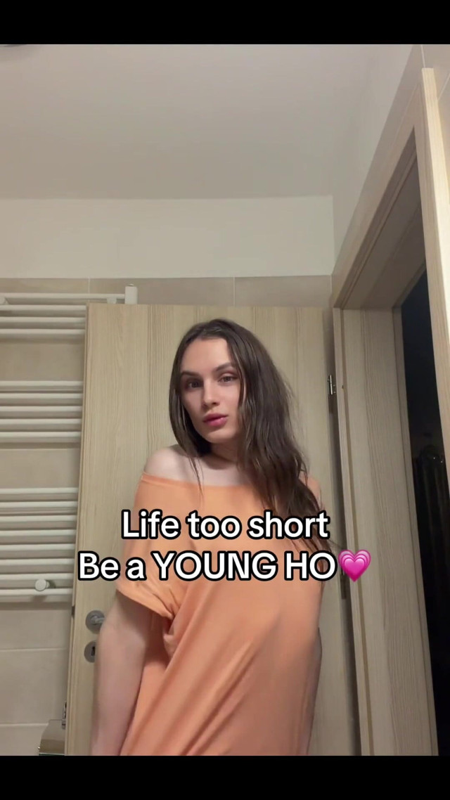 Sii una giovane puttana (TS Kylie Star) Be a Young Ho (TS Kylie Star)