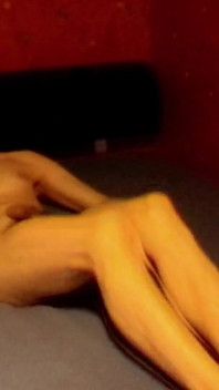 Masturbation sur un lit coulissant
