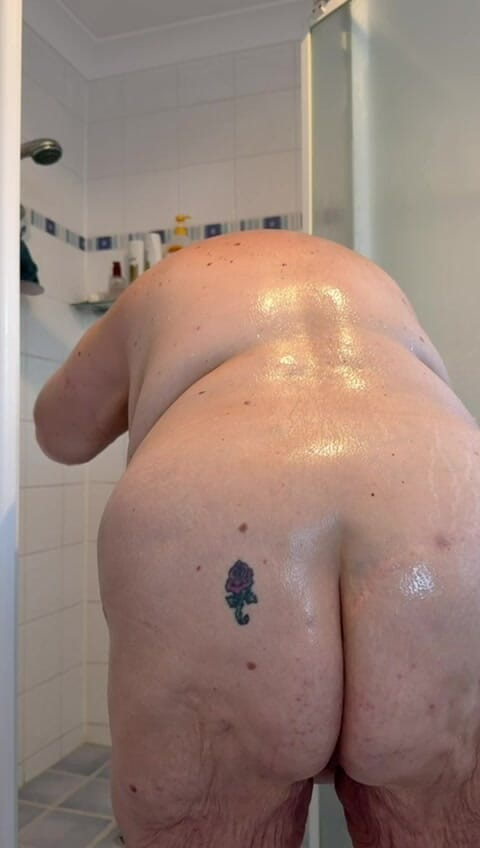 WeAreFukBunnies: Смотри, как я чистю свою зияю дырку в пизде