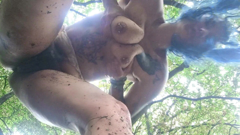 Mania Pigmilk: Ormandaki kirli amcık aşırı yakın çekim