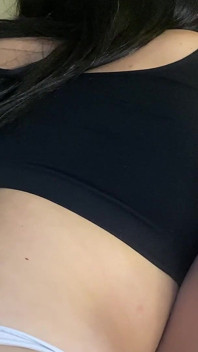 내 가장 친한 친구는 내가 올 때까지 내 보지를 젖게 먹는다