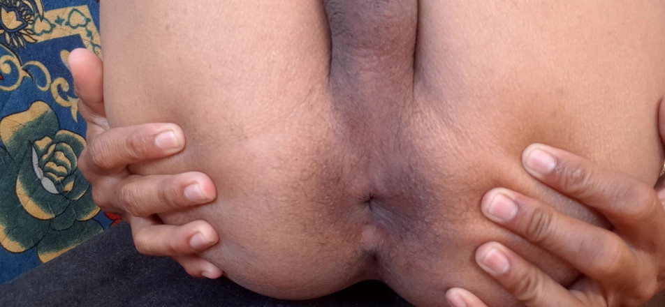 Che: Zadek černá díra prstění detailní