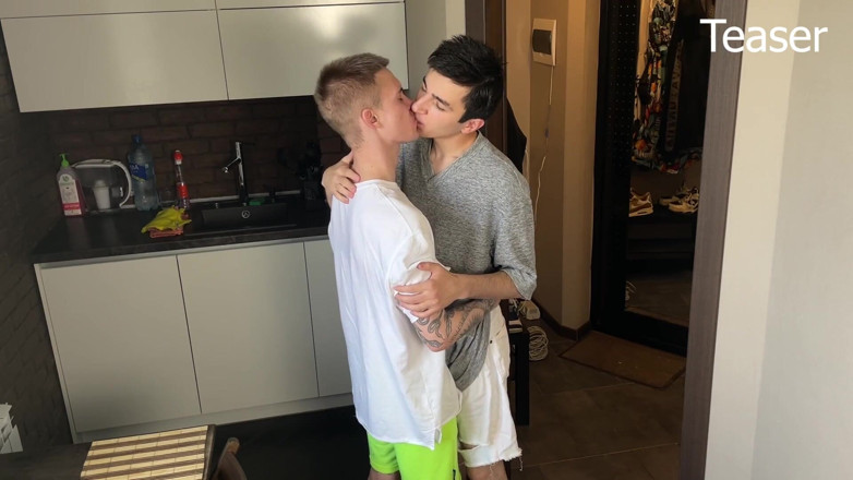 Max Gen: İki sikişen twinks