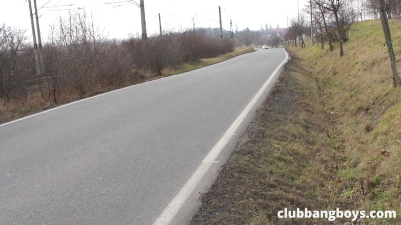 Club Bang Boys: Băiat curvă suge pula în public