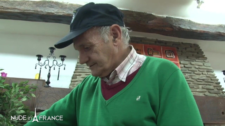 Nude in France: クララとリリとの世紀の乱交を自分自身に提供します