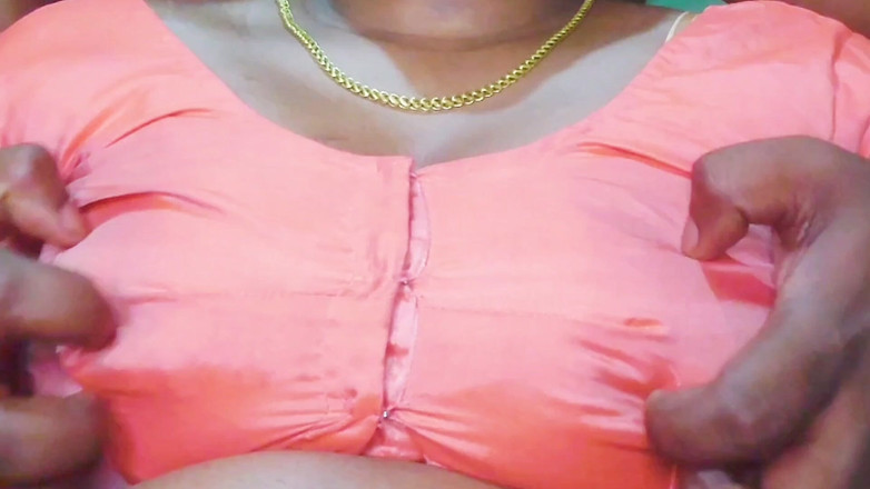 Desi Mohini: Sexy meisje in hete borsten video viraal