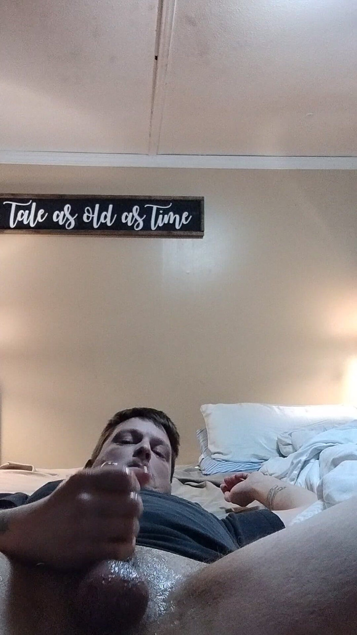 Mofarmer92: Il patrigno arrapato si accarezza