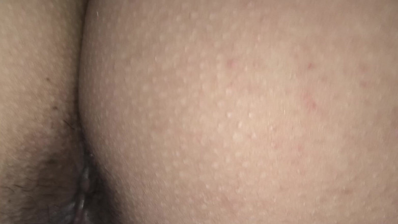 AngyAmazon: Мой куколд трет свой маленький член, пока не трахает меня грубо в миссионерской позе