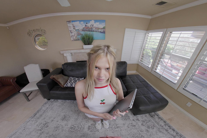 Lethal hardcore VR: Lethalhardcore VR Coco Fucks Her Stepdaddy for a Laptop