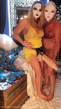 Mareslut götünü mega dildo, thamaskedbandit, carmen koşumlu takma yarak için açıyor, Mrhankeystoys