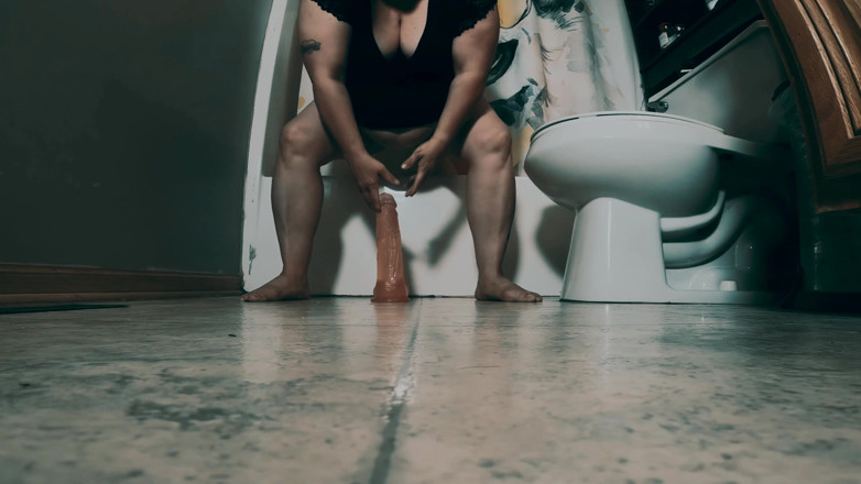 SexyNEBBW: Dương vật giả trong phòng tắm